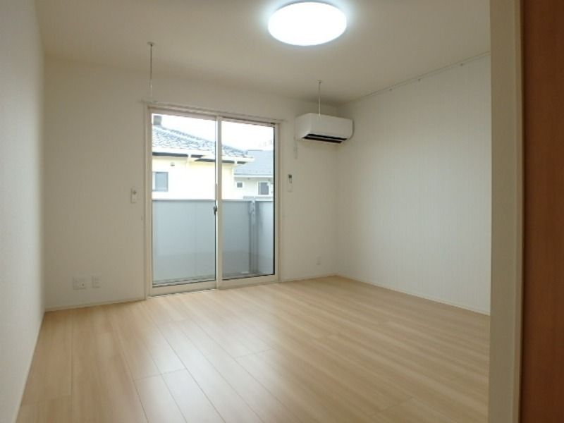 【居間・リビング】　図面と現状に相違がある場合には現状を優先